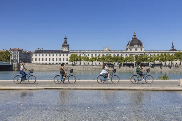 Visite guidée de Lyon à vélo en 3h avec ComhiC - Vue des Berges du Rhône