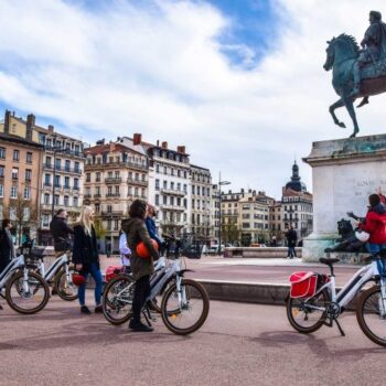 Electric Bike tour "Tête d'or" Park 1h30 - Bellecour Square - Lyon