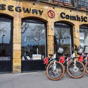 Visite à vélo électrique "Les 2 collines" Croix rousse et Fourvière - 2h - Devant l'agence ComhiC