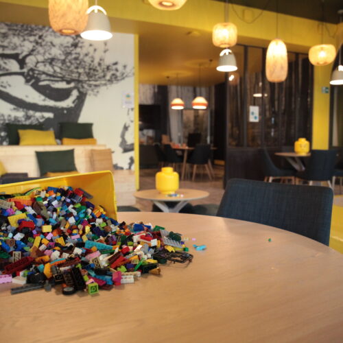 Salle de Réunion ComhiC en partenariat avec Esprit Libre - Challenge Lego
