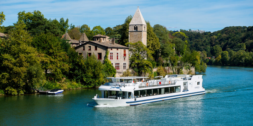 Activity to do in Lyon for Valentine's Day - Dinner on a cruise ship